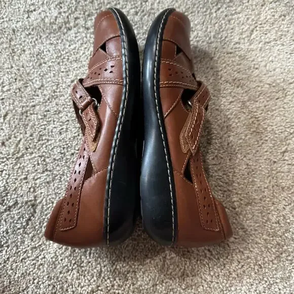 Clarks Brown Leather Women's Loafers Closed Toes Women's Size 9.5 Dressy - Picture 9 of 10